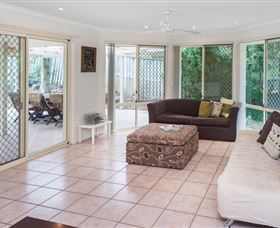 At Theme Park Central Holiday House - Accommodation Perth 3