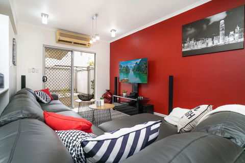 City Escape Serviced Townhouses - Accommodation Perth 0
