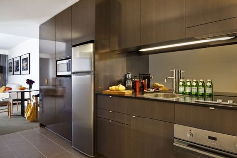East Hotel + Apartments - Accommodation Perth 2