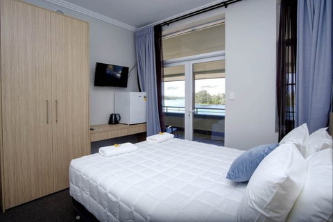 Lakes And Ocean Hotel - Accommodation Perth 3