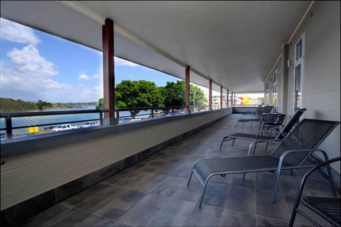 Lakes And Ocean Hotel - Accommodation Perth 6
