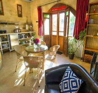 Outback Cellar and Country Cottage - Accommodation Perth
