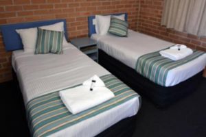 The Oaks Hotel Motel  - Accommodation Perth 0