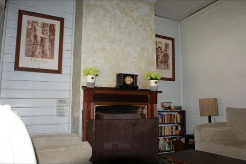 Moonan  Cottage - Accommodation Perth 0