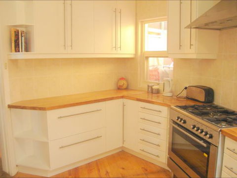 Christies Cottage For Holidays And Relocations. - Accommodation Perth 3