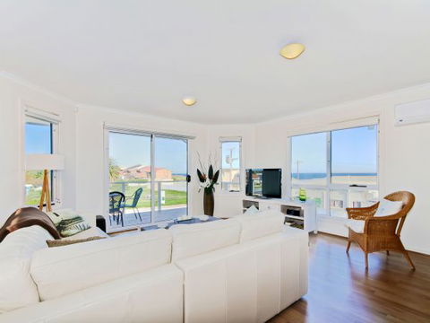 Century 21 SouthCoast: Moana Blue - Accommodation Perth 10
