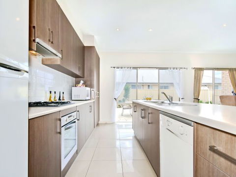 Century 21 SouthCoast: Moana Blue - Accommodation Perth 26