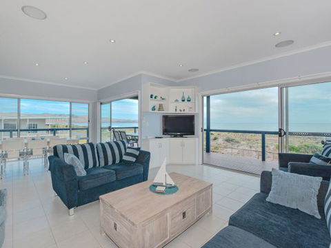 Century 21 SouthCoast: Moana Blue - Accommodation Perth 43