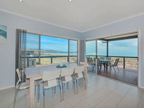 Century 21 SouthCoast: Moana Blue - Accommodation Perth 44