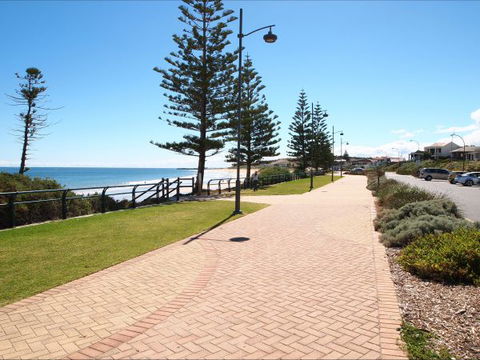 Christies Cottage For Holidays And Relocations. - Accommodation Perth 28