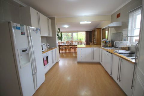 Christies Cottage For Holidays And Relocations. - Accommodation Perth 13