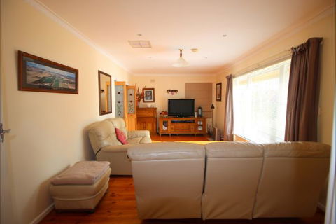 Christies Cottage For Holidays And Relocations. - Accommodation Perth 16