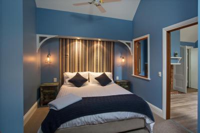 Oak Tree Lodge - Accommodation Perth 0