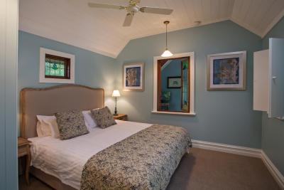 Oak Tree Lodge - Accommodation Perth 10
