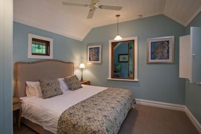 Oak Tree Lodge - Accommodation Perth 11