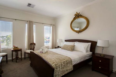 Lakeside Retreat - Accommodation Perth 0