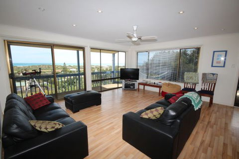 LJ Hooker Goolwa Holiday Rentals - 39 Bradford Road, Goolwa Beach - Accommodation Perth 0