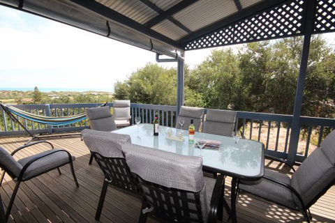 LJ Hooker Goolwa Holiday Rentals - 39 Bradford Road, Goolwa Beach - Accommodation Perth 1