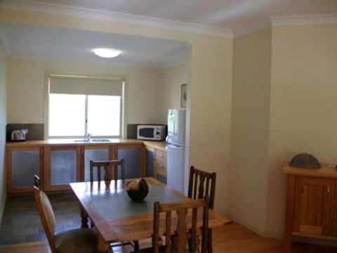 Overflow Cottages - Accommodation Perth 2