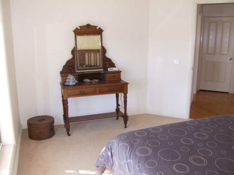 Overflow Cottages - Accommodation Perth 5