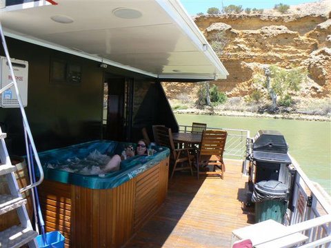 Takeme2 Houseboat - Accommodation Perth 4
