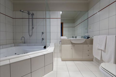 Eugenie's Luxury Accommodation - Accommodation Perth 4