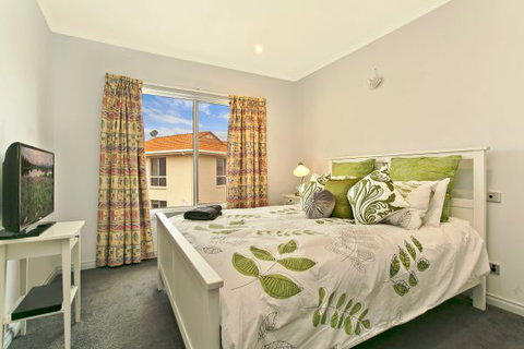 SALT Waterfront Apartment - Accommodation Perth 6