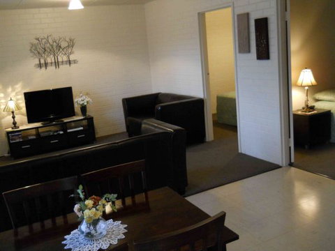 BJs Short Stay Apartments - Accommodation Perth 0