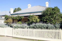 Florennes Heritage Cottage - Accommodation Perth 0