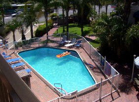 Burleigh Palms Holiday Apartments - Accommodation Perth 2