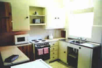 Capri Lodge Motel Apartments - Accommodation Perth 3