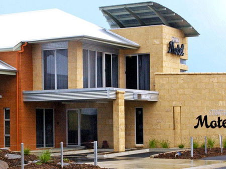 Strath Motel - Accommodation Perth 0