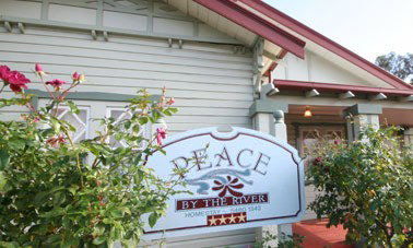Peace By The River Homestay - Perth Resorts 0
