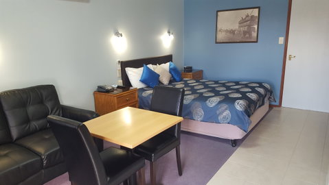Sandstock Motor Inn - Accommodation Perth 3