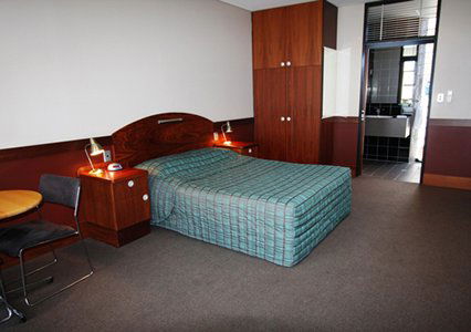Highlander Hotel Bar Kitchen Rooftop - Accommodation Perth 1