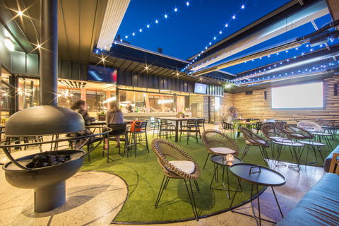 Highlander Hotel Bar Kitchen Rooftop - Accommodation Perth 7