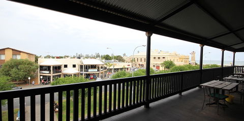 Fed On Semaphore - Accommodation Perth 5