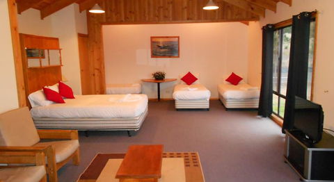 Eastcoast Central Watersedge Resort - Accommodation Perth 1