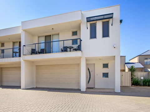 Century 21 SouthCoast: The Residence - Accommodation Perth 0