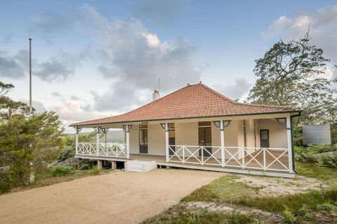 Hilltop Cottage - Accommodation Perth 0