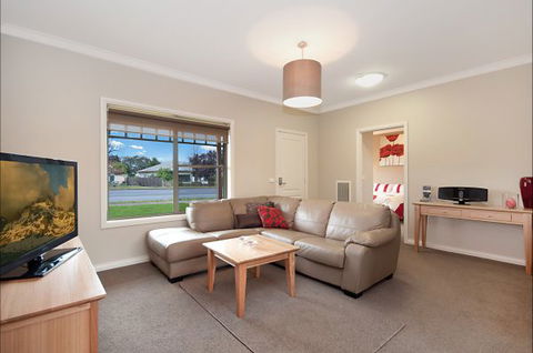 Hamilton Accommodation - Accommodation Perth 0