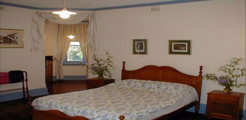 Warwick House - Accommodation Perth 0