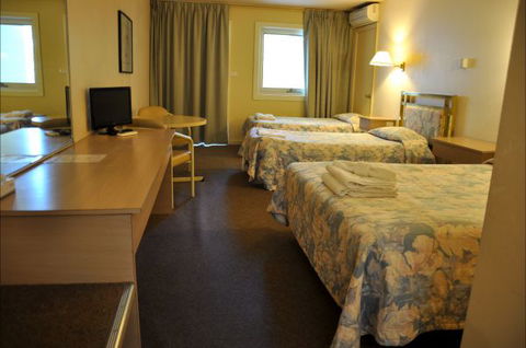 Alpine Inn - Accommodation Perth 3