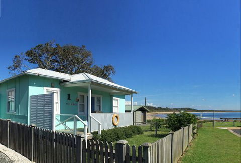 Aurora Beachfront Cottage - Accommodation Perth 0