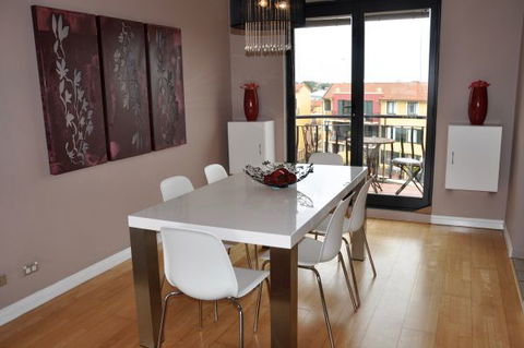 Best Apartment In The Heart Of Sydney’s Little Italy - Perth Resorts 3