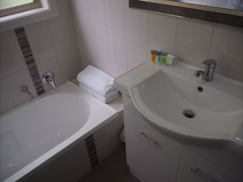 Bertha Street Serviced Apartments - Accommodation Perth 2
