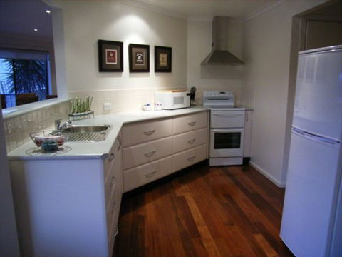 C-Deck Beach House Apartment - Perth Resorts 2
