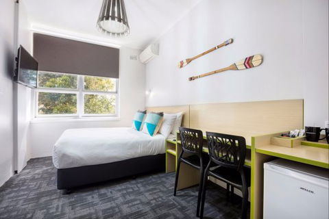 Caringbah Hotel - Perth Resorts 5