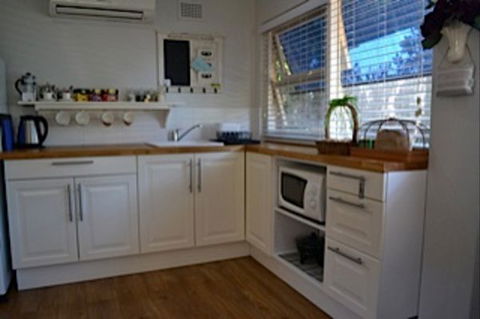 Garden Cottage B And B - Perth Resorts 2