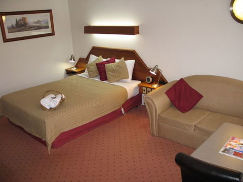 Golden Chain Wine Village Motor Inn - Perth Resorts 6